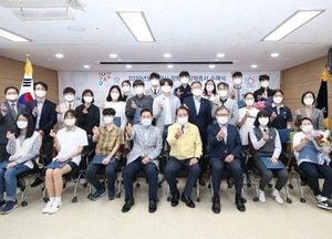 안양시인재육성재단, 최대 규모 383명 학생 장학증서 전달