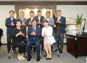 파주시의회, 6대 시의원에 감사패