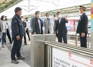 김상돈 의왕시장, 의왕역 에스컬레이터 설치현장 점검