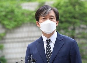 '유재수 감찰무마 의혹' 조국, 2차 공판 출석