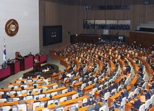 21대 국회 개원...통합당 퇴장하며 시작부터 '반쪽 개원'