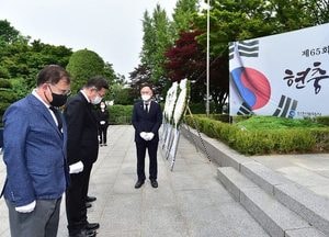 박남춘 인천시장, 제65회 현충일 참배