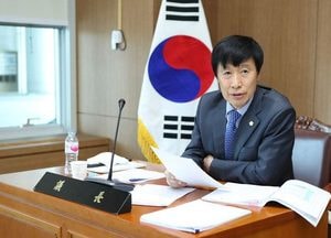 [인터뷰] 홍헌표 이천시의회 의장 "시민들과 함께 규제 철폐 나설 것”