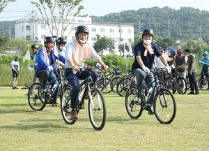 정장선 평택시장, ‘오산천에서 평택호까지 자전거도로 연결 기원 행사’ 참가