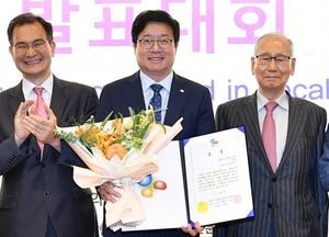 염태영 수원시장 '거버넌스 지방정치대상 지방단체장 부문 대상 '수상'