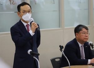 이스타항공 창업자 이상직 의원 "가족 소유 지분 회사 헌납"