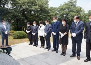 용인시의회 후반기 의장단, 현충탑 참배로 본격적인 활동 시작