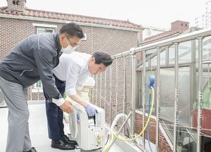 김상돈 의왕시장, 저소득층 에어컨 설치 ‘신 바람 사업’ 가정 방문