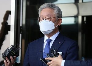 대법원 선고 후 모습 드러낸 이재명 "경기도 발전 성과로 보답하겠다"