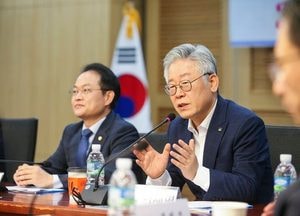 이재명 “ 기본소득은 경제정책…1년에 1~4번씩 늘려가면 가능 ”