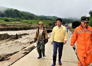 수해 현장 살피는 엄태준 이천시장