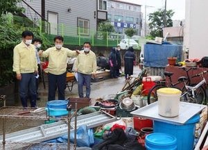 백군기 용인시장, 호우피해 현장서 이재민 등 격려
