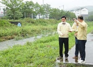 김상돈 의왕시장, 집중호우 대비 하천시설물 점검나서