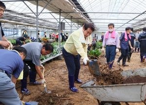 백군기 용인시장, 매일 수해 현장 찾아 복구에 구슬땀