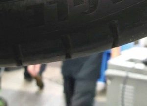 ‘안전 불감증 벤츠’ 휠 깨짐 현상 모르쇠 일관
