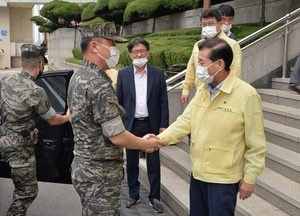 유천호 군수해병대 제2사단장 강화군 방문