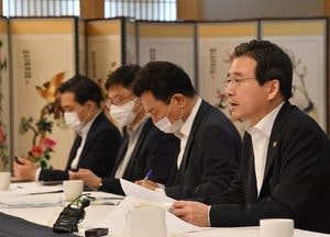 정부, 코로나19 사태 장기화에 대비해 금융지원 강화