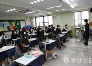 고교 무상교육 내년부터 전면시행...고3·고2에 이어 고1까지 입학금 등 정부 지원