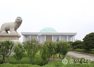 국민의 힘 당직자 코로나19 확진...국회 또 '셧다운'
