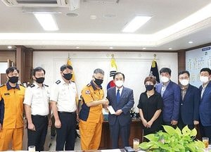 박윤국 포천시장, 포천소방서 방문 위문금 전달