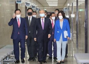 김종인 “문 대통령, 불공정 모른 척하고 공정 강조”