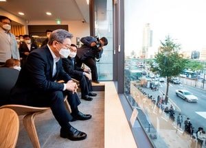 이재명 도지사, 퇴근시간 맞춰 사당역 ‘경기버스라운지’ 현장 점검