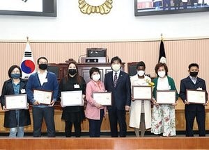 구리시의회, '시민의 날' 기념 지역 봉사자 8명에게 표창 수여