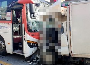 남양주시 퇴계원서 시내버스-1t 트럭 정면충돌... 트럭 운전자 사망