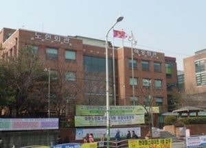 ‘구리시장 규탄 중지 - 지역 어른 역할’ 두고 공방