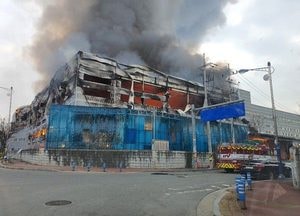 김포 학운산단 골판지 제조공장서 불... 1명 얼굴 화상, 23명 긴급대피