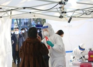 신규 확진 해외 32명 포함 880명 발생... 수도권 594명으로 70% 차지