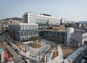 성남시의료원 의사 1명 확진…병원 일시 폐쇄
