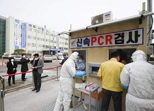 하루 신규 확진자 1046명... 사흘 만에 1천명대