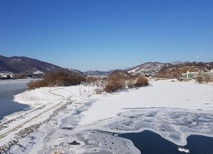 [포토] 여주·양평 남한강 꽁꽁···아침 기온 영하 22도 기록