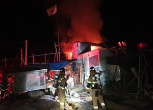 인천 강화 불은면 농가주택서 새벽 불... ‘집안 전기난로 과열 추정’