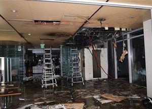 수원 라마다프라자 호텔 5층서 불... '인부 1명 사망, 투숙객 139명 대피'