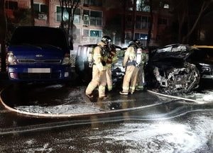 부천 도장동 장미공원서 침수 차량에 불 ‘2대 전소’