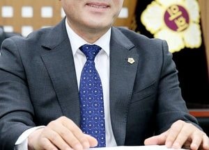 [신년인터뷰] 성남시의회 윤창근 의장  “성남형 뉴딜 제안 특별위원회 구성…포스트코로나 시대 대비하는 활동”