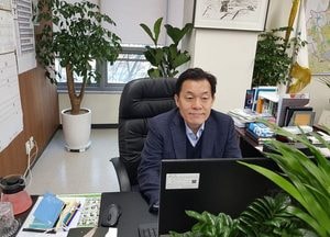 [인터뷰] 이재준 수원시지속가능도시재단 이사장 “도시가 바뀌면 우리의 삶이 바뀐다”