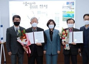 안성향교 풍화루 및 대성전 보물지정서 전달