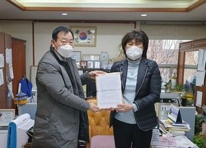 하남 상산곡대책위 산단반대 서명부 시의회 전달