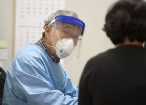 오산시, 오산요양원 장동실 원장에 코로나19백신 첫 접종