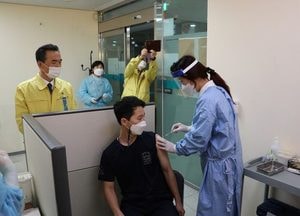 여주소방서, 전국 소방관서 중 1호로 백신 접종 맞아