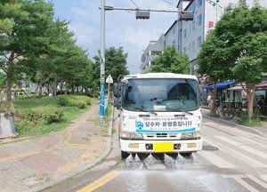 안성시, 도로 재비산먼지 저감 ‘살수차’ 운행