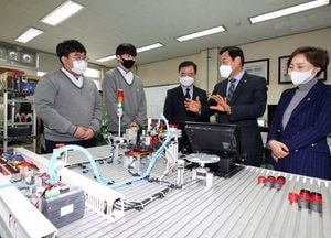 장현국 의장, 수원하이텍고 방문…직업교육 활성화 방안 논의