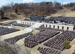 [포토] 반짝반짝 빛나는 2천여개의 장독대