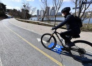 [기획] 자연 속에서, 가까운 곳에서…자전거로 만끽하는 ‘수원의 봄’