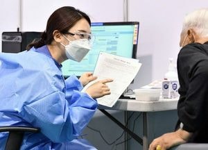 3개월 만에 최다, 700명 일일 신규 확진... 전날보다는 32명 증가