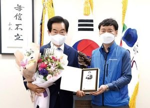 안병용 의정부시장, 전국시군구공무원노조 감사패 받아