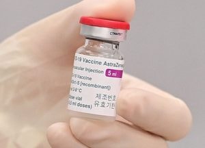 10일부터 65세 이상 AZ백신 접종 사전예약..이달 27일부터 접종